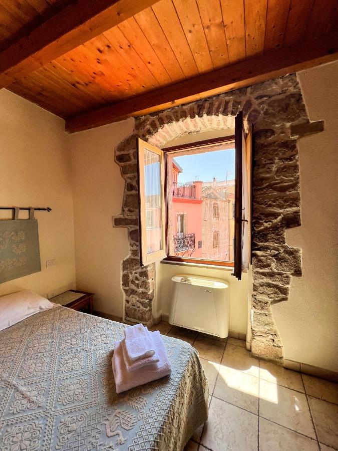 La Vecchia Torre Hotel Bosa Ngoại thất bức ảnh