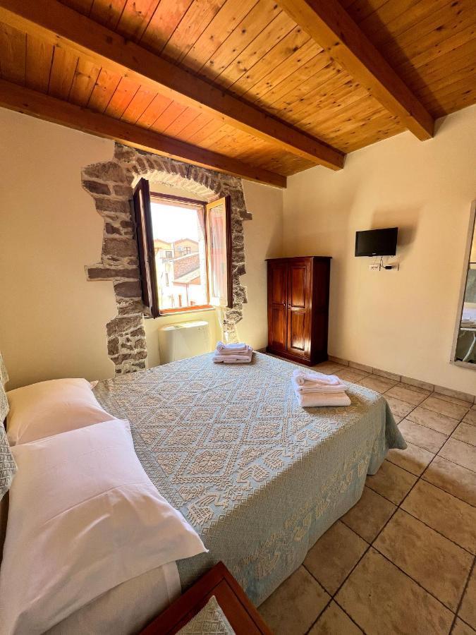 La Vecchia Torre Hotel Bosa Ngoại thất bức ảnh