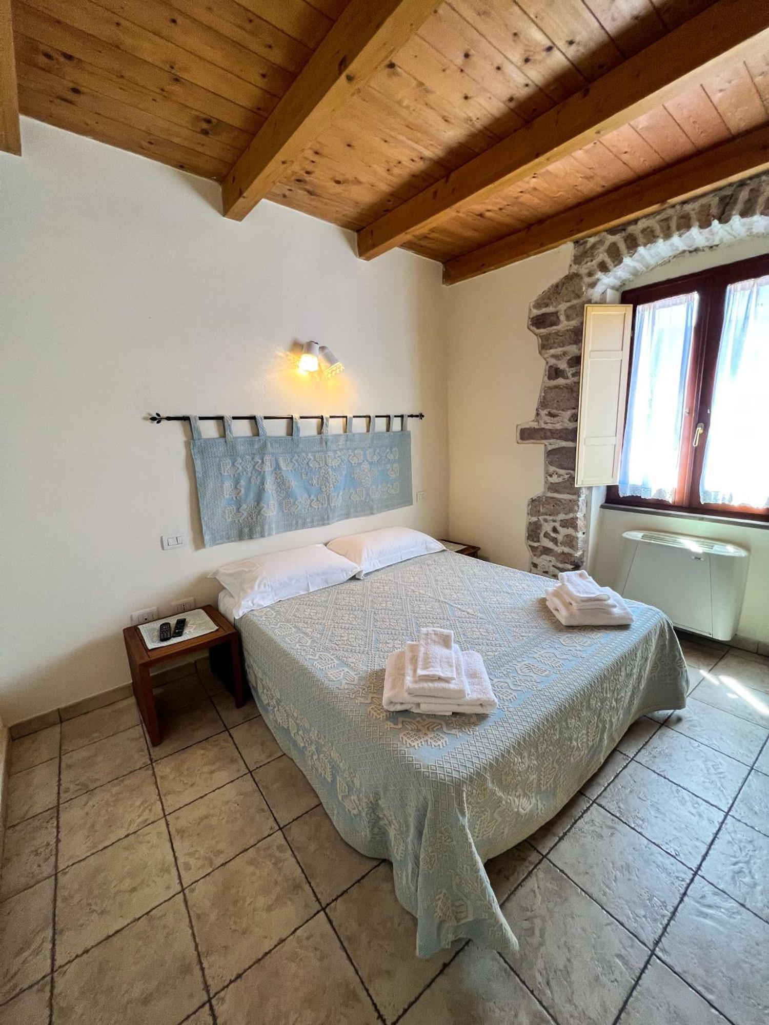 La Vecchia Torre Hotel Bosa Ngoại thất bức ảnh